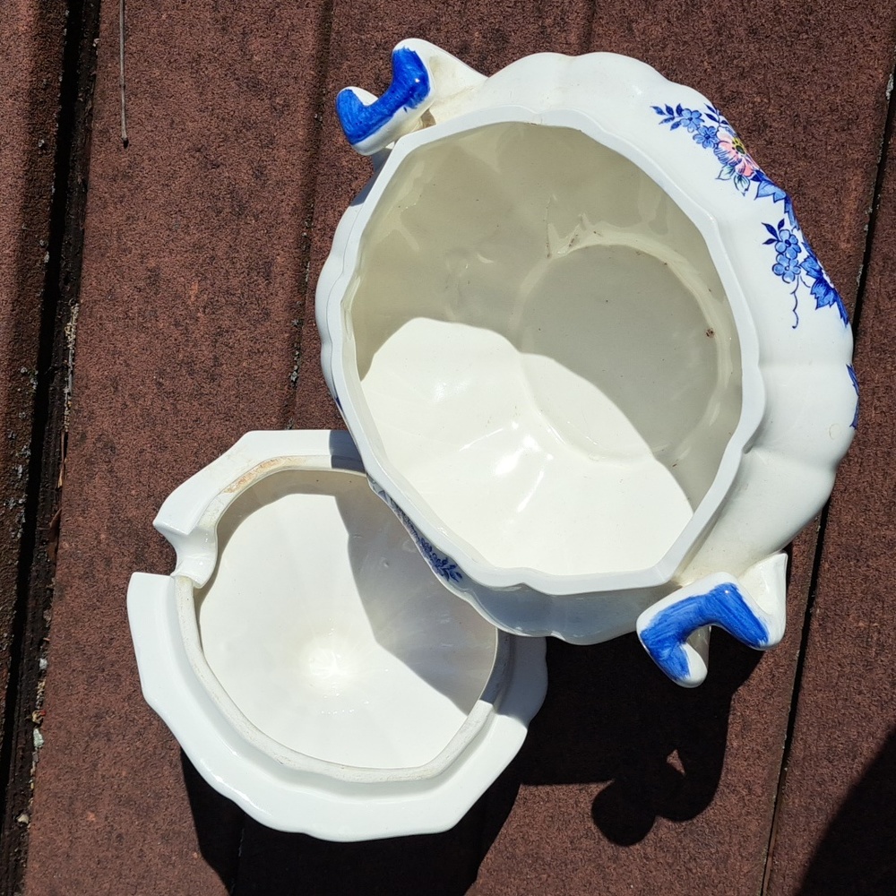 White Floral Porcelain Soup Tureen - Picture 3 of 7